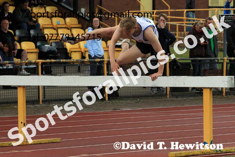 2000 metres steeplechase, 2022 NEGP Monkton No 4, June 29th. Photo: David T. Hewitson/Sports for All Pics
